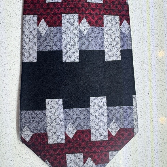 Alexander Lloyd Geometric Black and Gray Tie XLong All silk - Picture 2 of 6